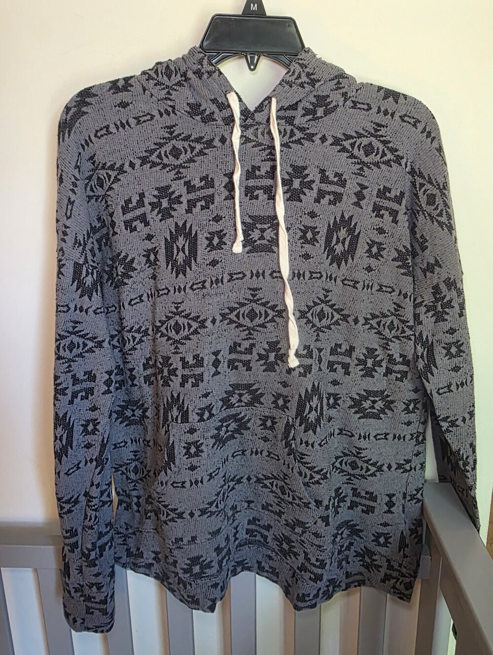 Hollister Gray & Black Aztec Printed Lightweight Hoodie Sweatshirt Size M/L